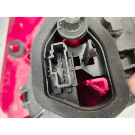 Feu arriere gauche peugeot 208