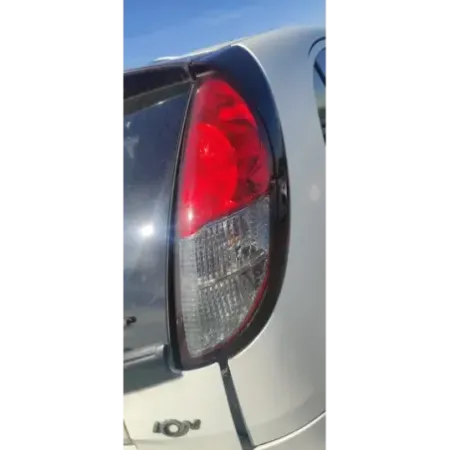 Feu arriere droit peugeot ion