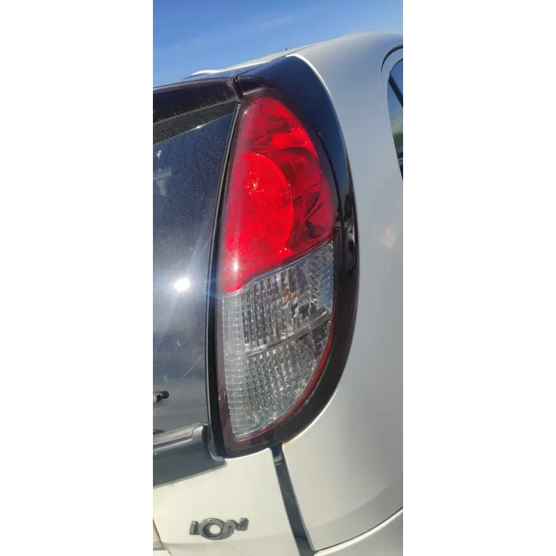 Feu arriere droit peugeot ion