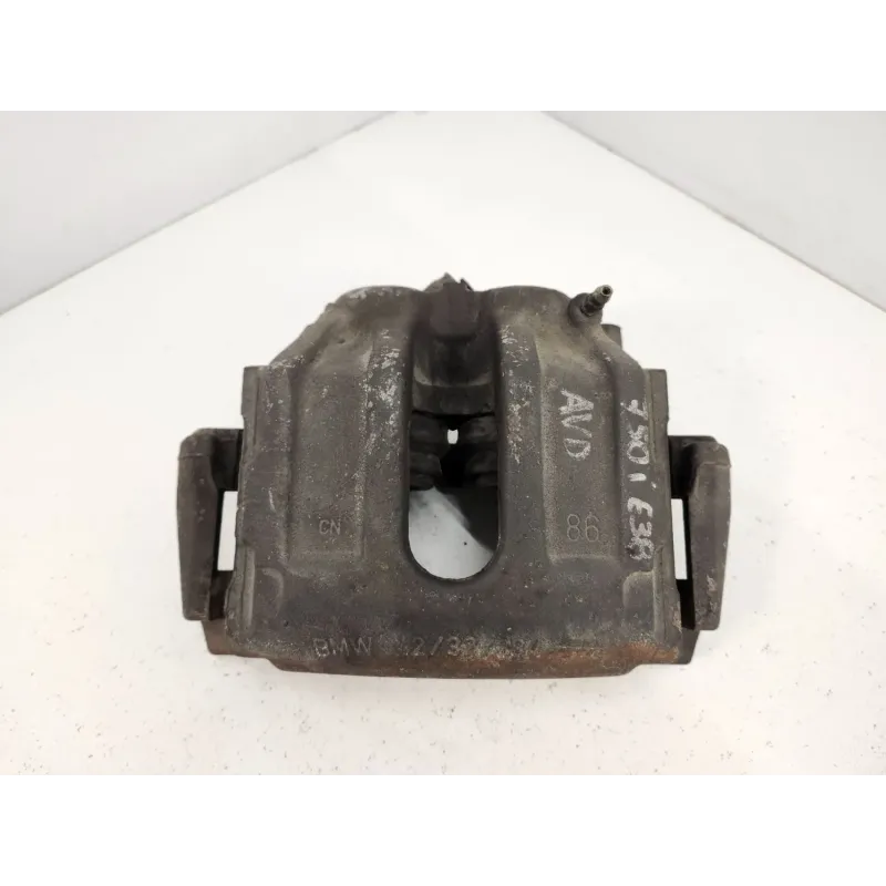 Etrier de frein avant droit bmw serie 7 e38