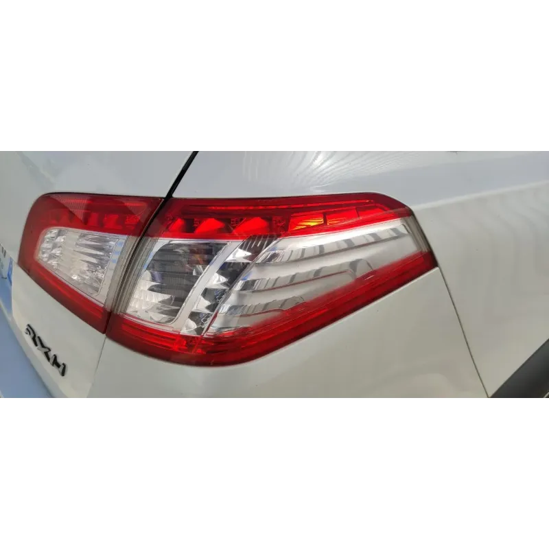 Feu arriere droit peugeot 508