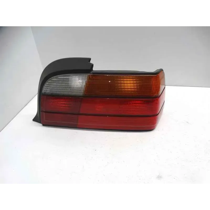 Feu arriere droit