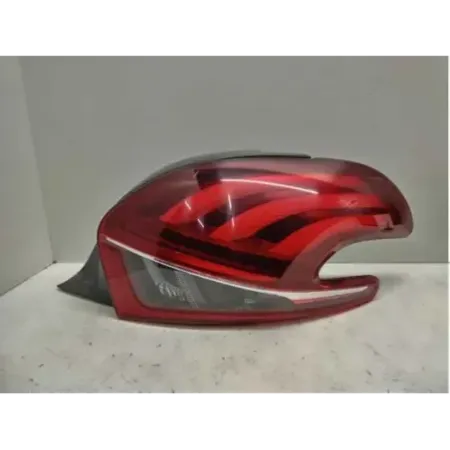 Feu arriere droit peugeot 208