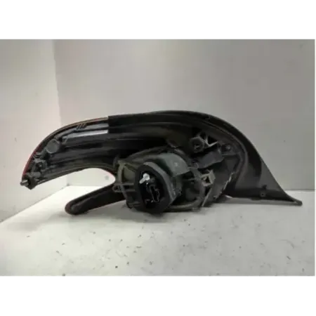 Feu arriere droit peugeot 208