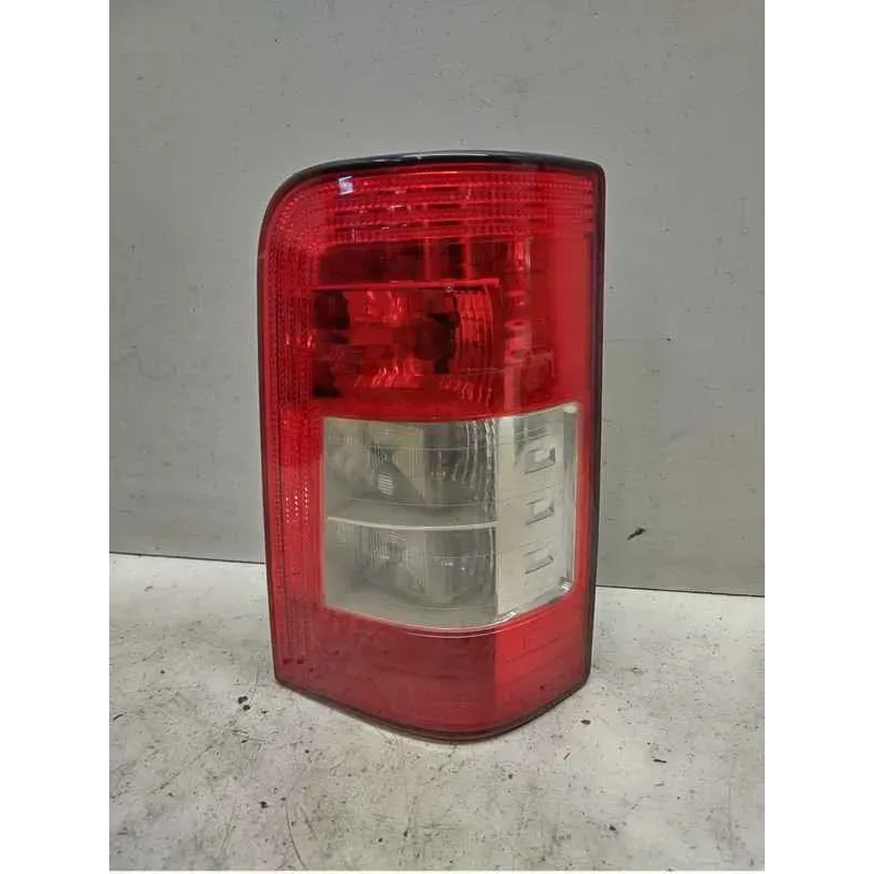 Feu arriere droit peugeot partner