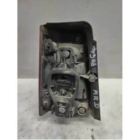 Feu arriere droit peugeot partner