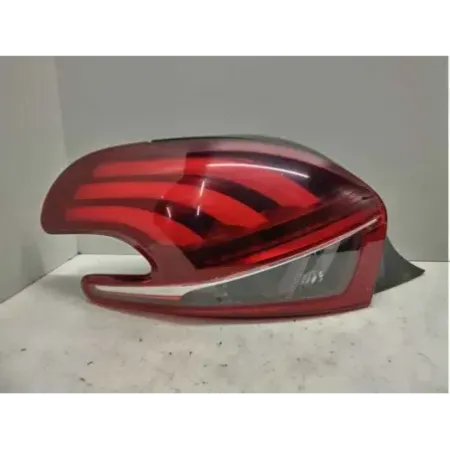 Feu arriere gauche peugeot 208