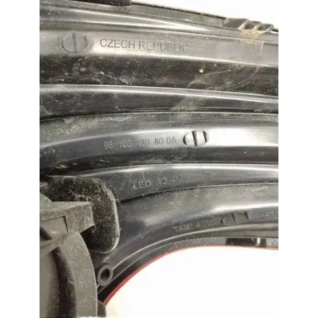 Feu arriere gauche peugeot 208