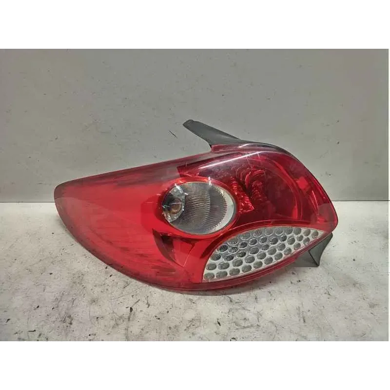 Feu arriere gauche peugeot 206