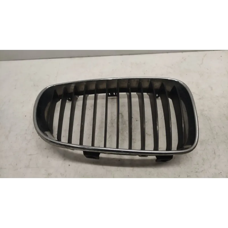 Calandre droit bmw serie 1 e87/e81