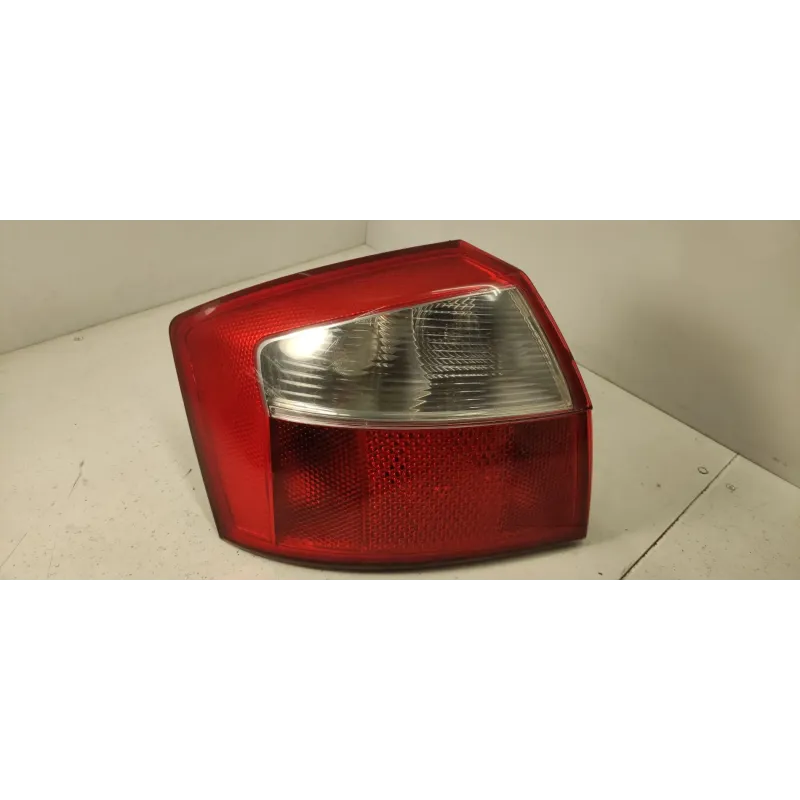 Feu arriere droit audi a4 8e b6/b7