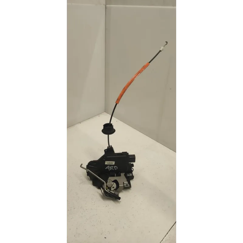 Serrure porte arriere droite audi a4 8e b6/b7