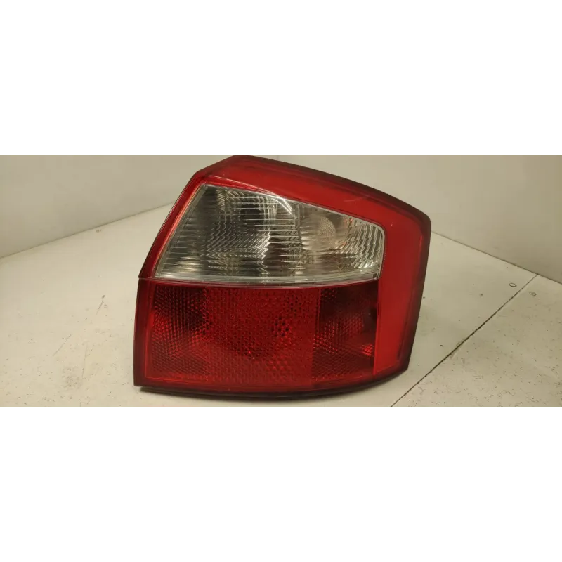 Feu arriere gauche audi a4 8e b6/b7