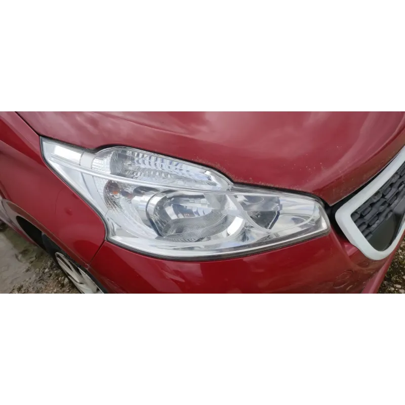 Phare droit peugeot 208