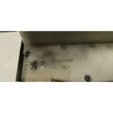 Serrure porte avant gauche peugeot 208