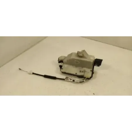 Serrure porte avant droit peugeot 208