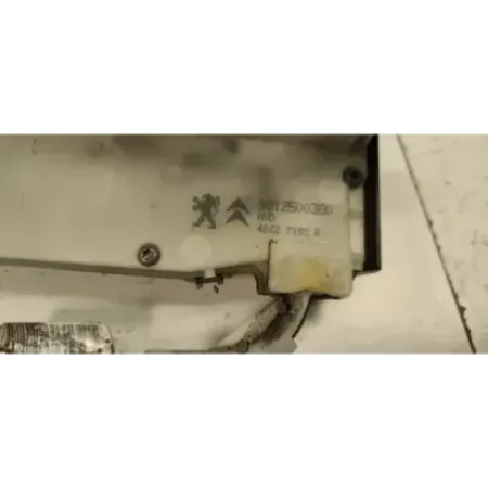 Serrure porte avant droit peugeot 208