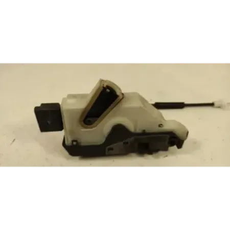 Serrure porte avant droit peugeot 208