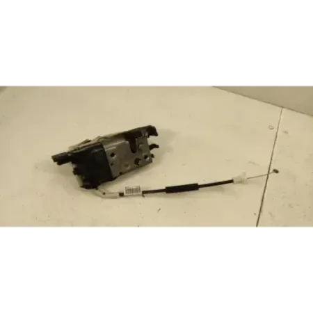 Serrure porte avant droit peugeot 208