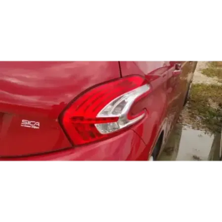 Feu arriere droit peugeot 208
