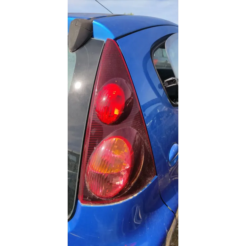 Feu arriere droit peugeot 107