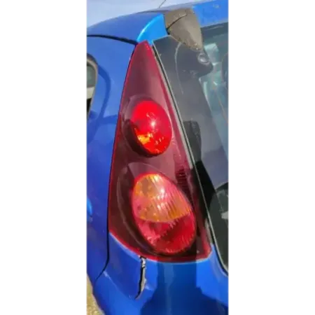 Feu arriere gauche peugeot 107