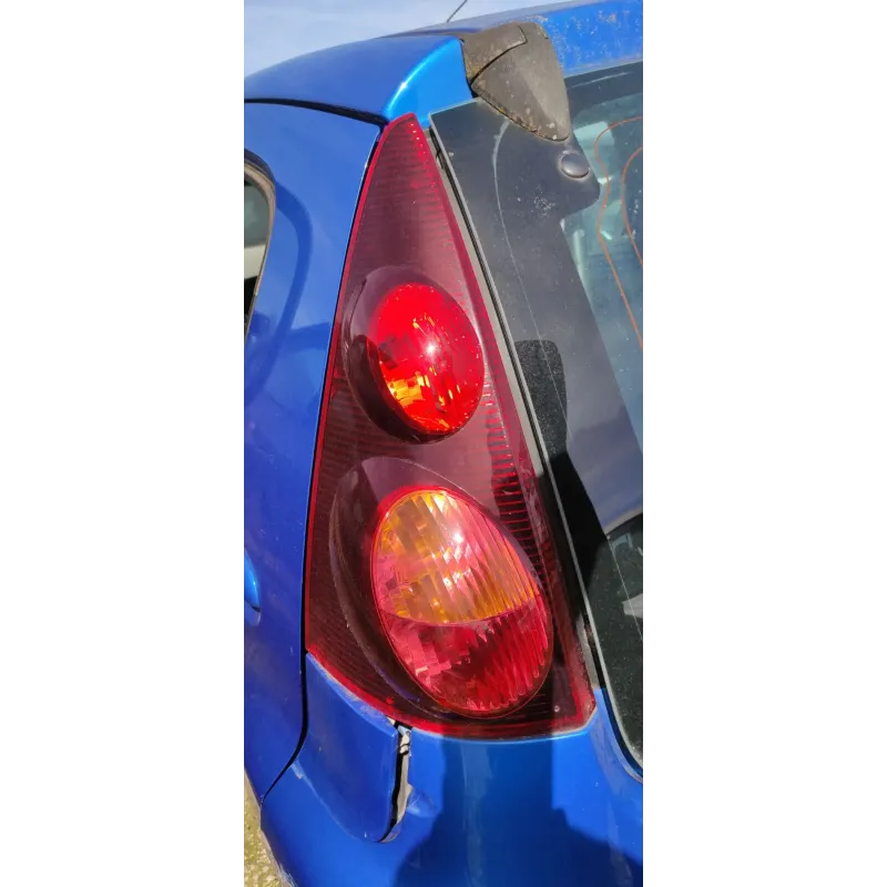 Feu arriere gauche peugeot 107