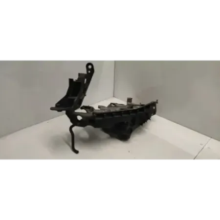 Support phare gauche audi a4 8k b8