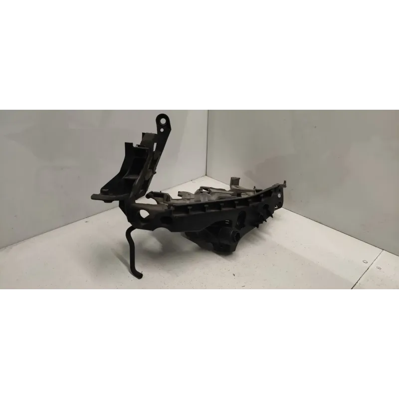 Support phare gauche audi a4 8k b8