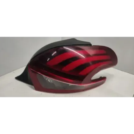 Feu arriere gauche peugeot 208