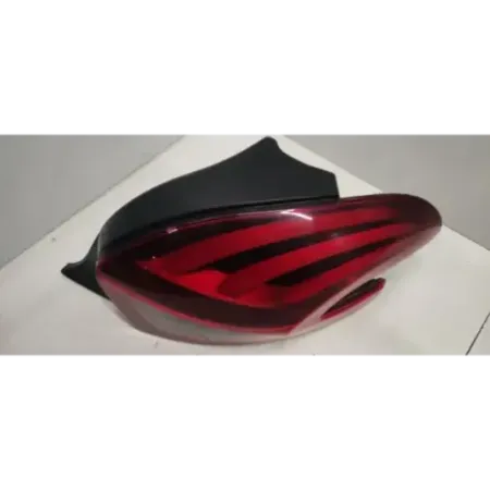 Feu arriere gauche peugeot 208
