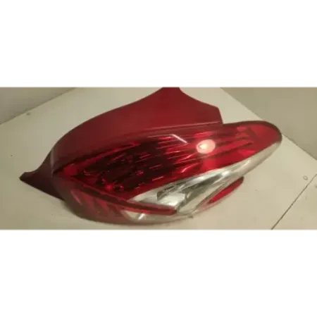 Feu arriere droit peugeot 208