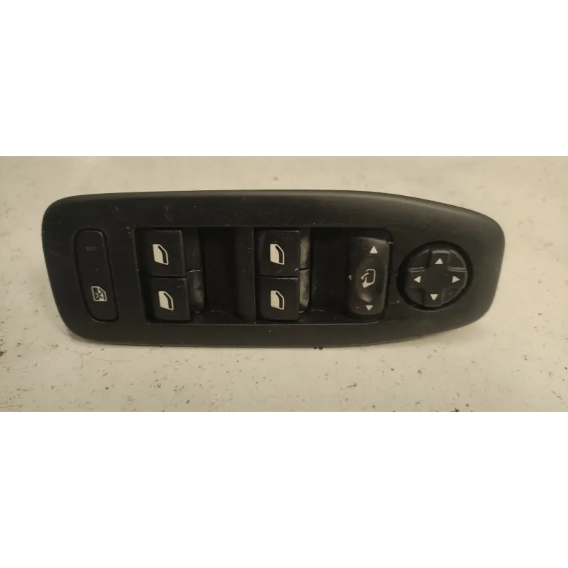 Commande leve-glace porte avant gauche peugeot 208
