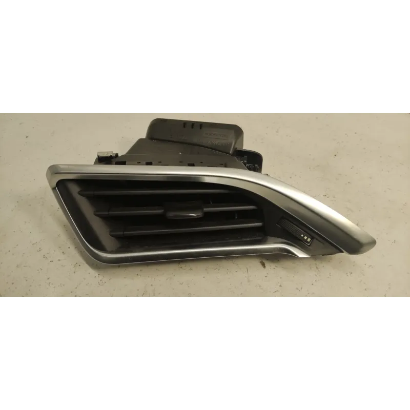 Grille aeration avant gauche peugeot 208