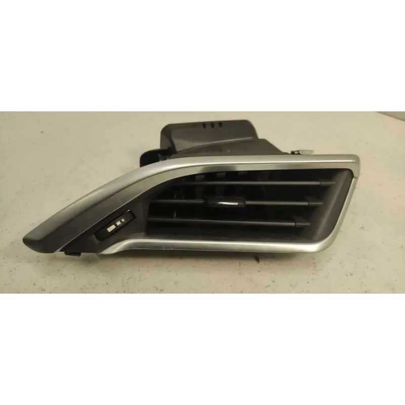 Grille aeration avant droite peugeot 208