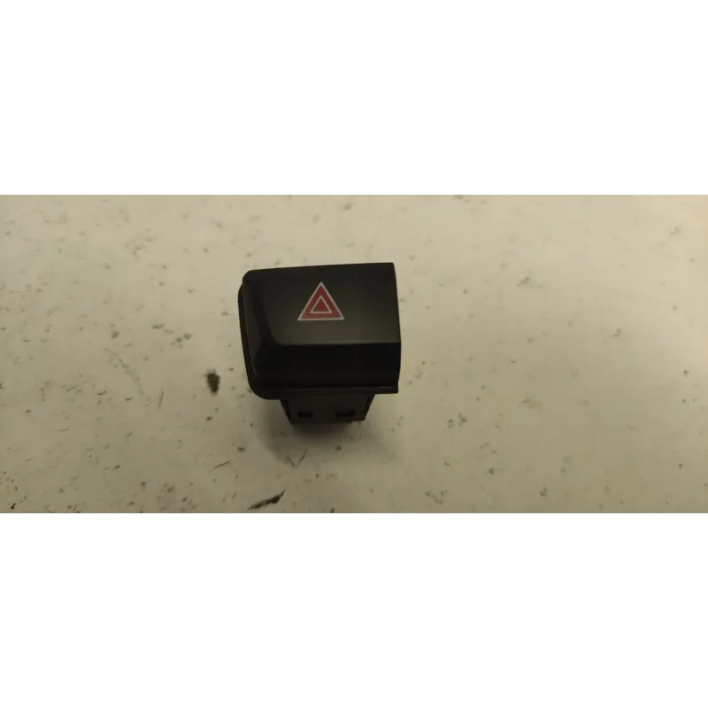 Bouton de warning peugeot 208