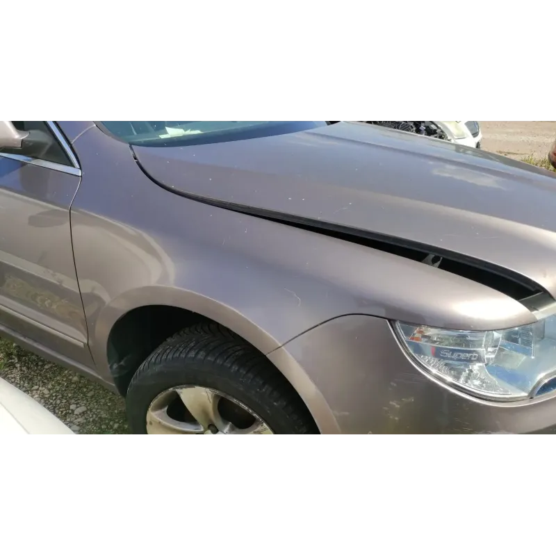 Aile avant droite skoda superb 3t