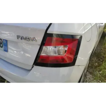 Feu arriere droit skoda fabia mk3 nj
