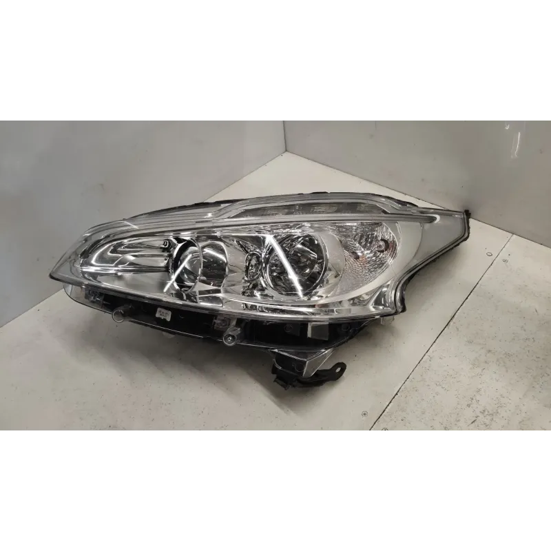Phare gauche peugeot 208