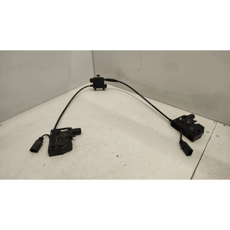 Serrure capot audi a3 8v