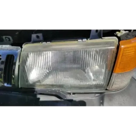 Phare gauche saab 900