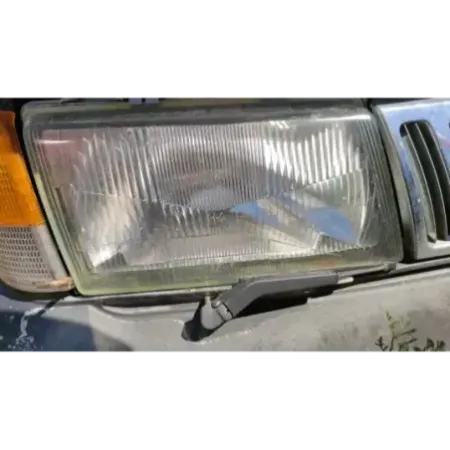 Phare droit saab 900