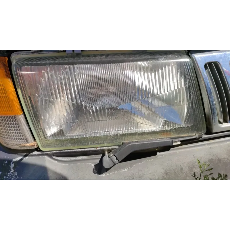 Phare droit saab 900