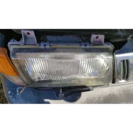 Phare droit saab 900