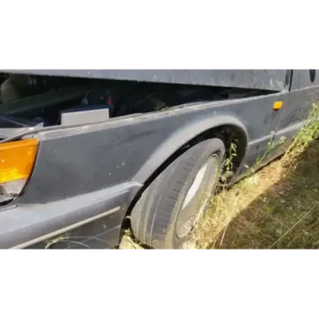 Aile avant gauche saab 900