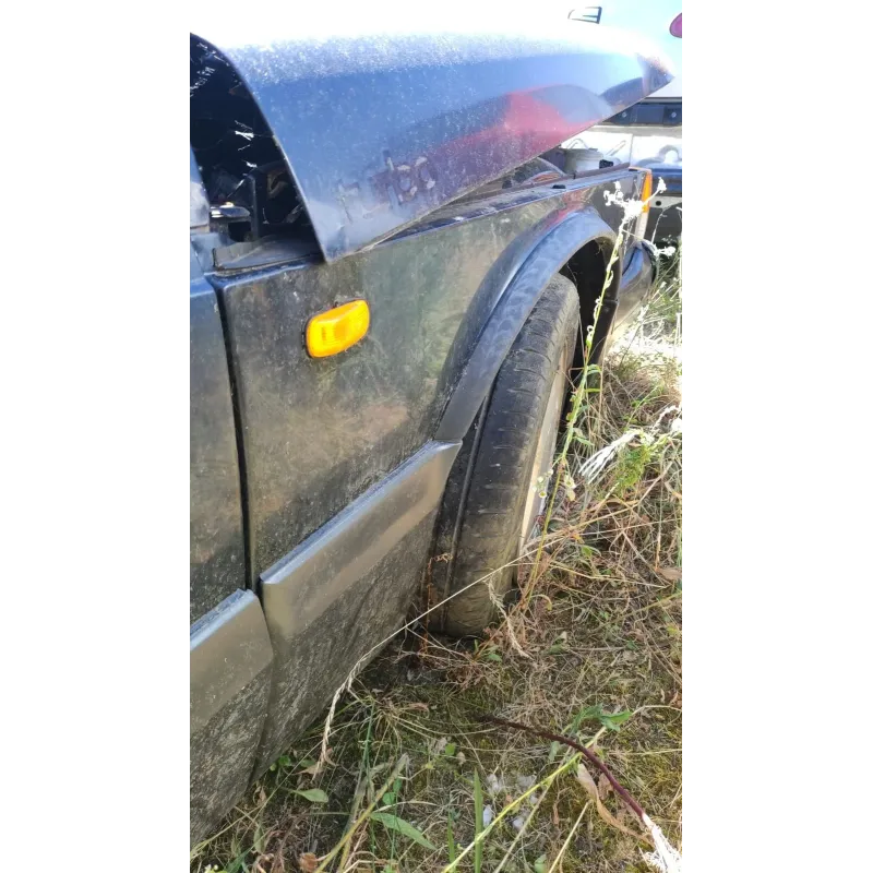 Aile avant droite saab 900