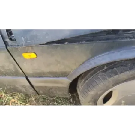 Aile avant droite saab 900