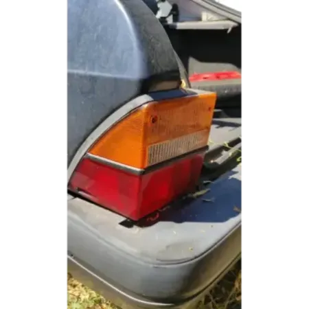 Feu arriere gauche saab 900