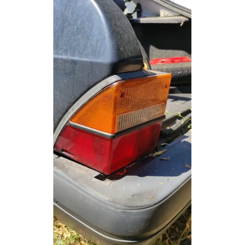 Feu arriere gauche saab 900