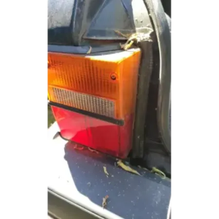 Feu arriere gauche saab 900